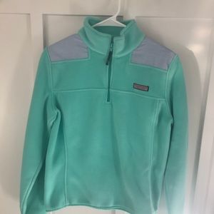 Vineyard vines pull over
